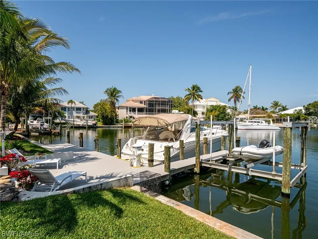 750 Periwinkle Way Sanibel FL 33957