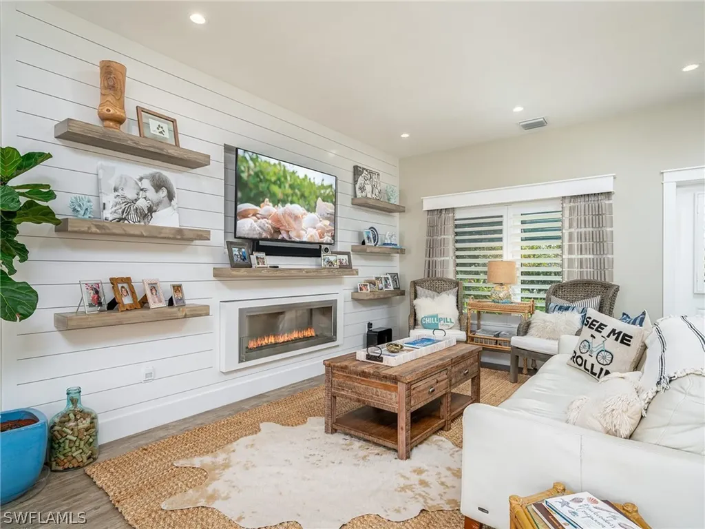 750 Periwinkle Way Sanibel FL 33957