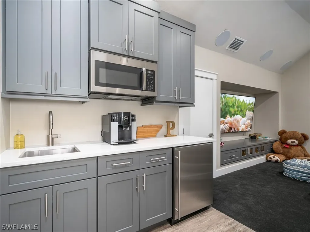 750 Periwinkle Way Sanibel FL 33957