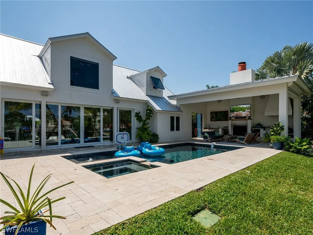750 Periwinkle Way Sanibel FL 33957