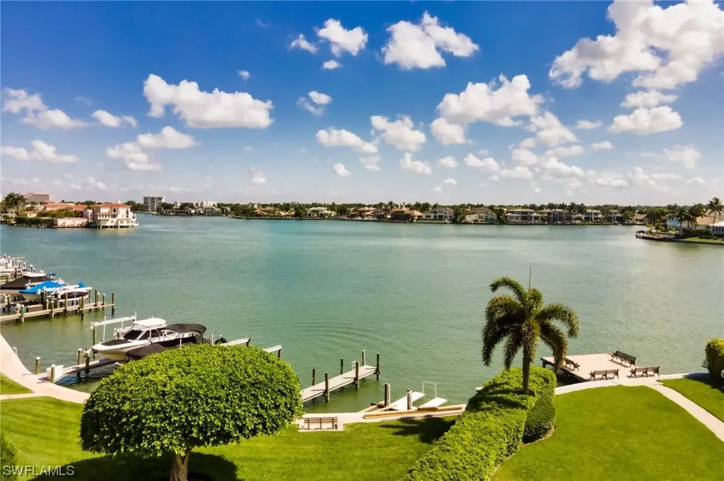 Naples FL, 3410 Gulf Shore Boulevard N, Unit 403