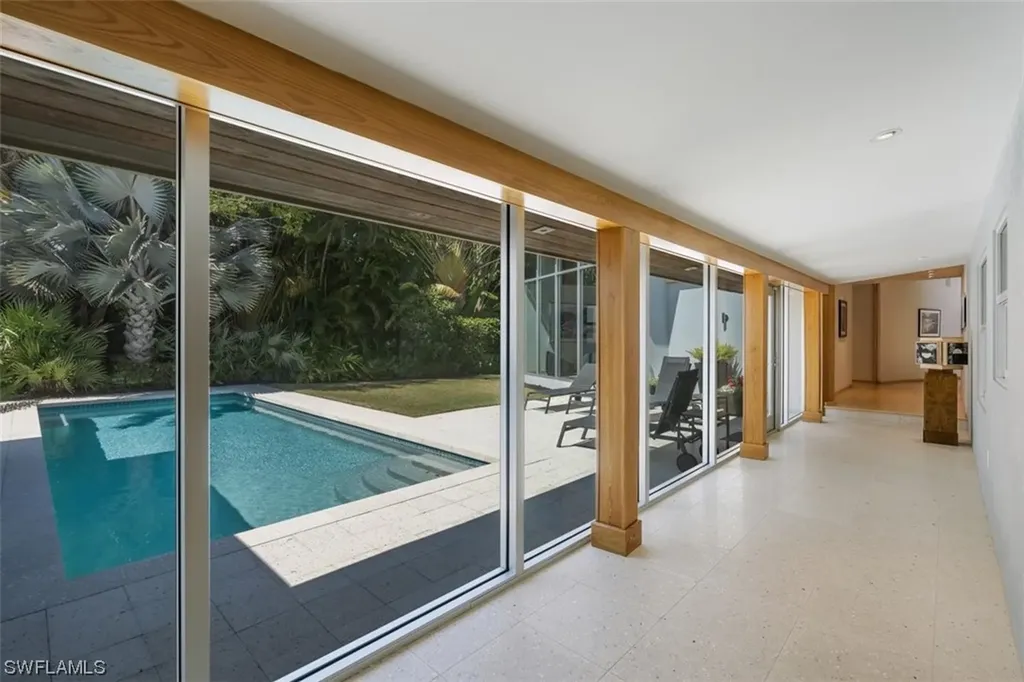 661 Broad Court N Naples FL 34102