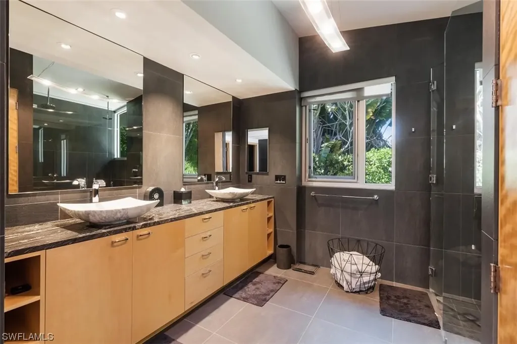 661 Broad Court N Naples FL 34102