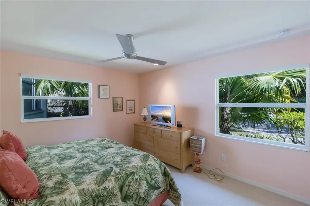 661 Broad Court N Naples FL 34102