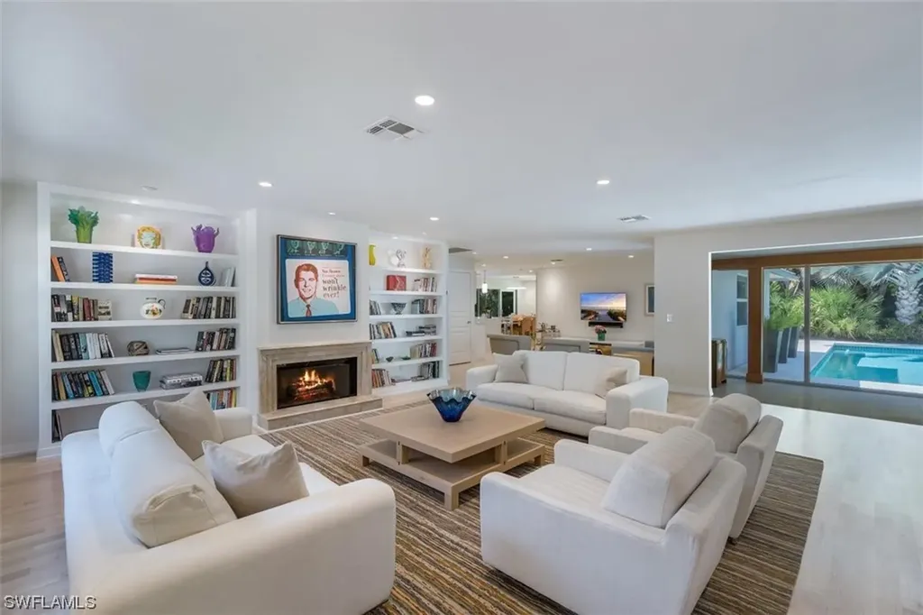 661 Broad Court N Naples FL 34102