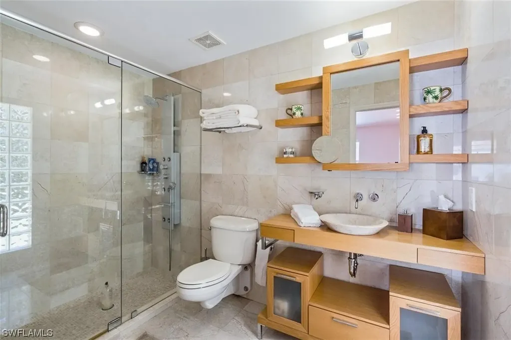 661 Broad Court N Naples FL 34102