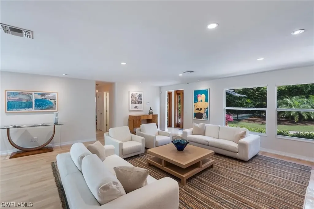 661 Broad Court N Naples FL 34102