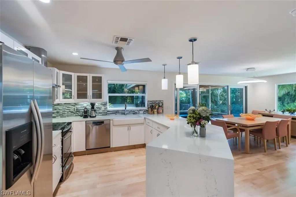 661 Broad Court N Naples FL 34102