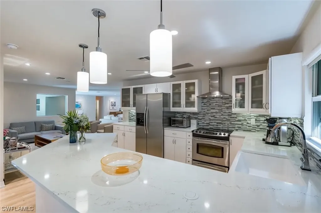 661 Broad Court N Naples FL 34102