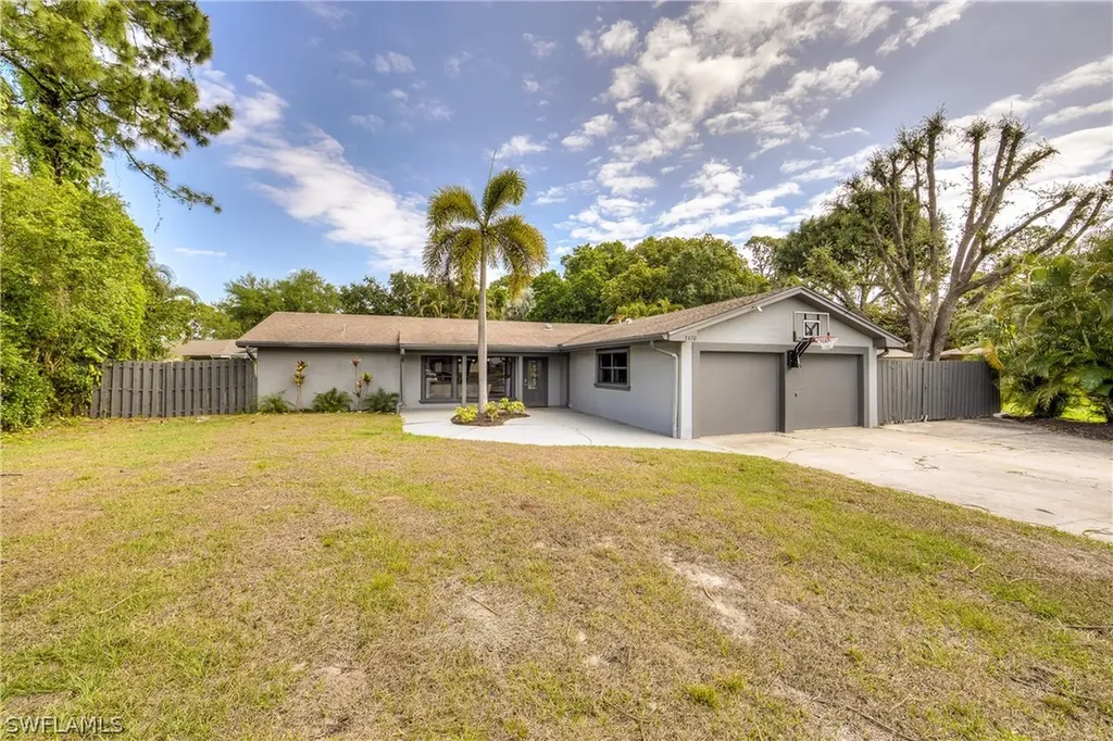 2470 King Arthurs Court Fort Myers FL 33912