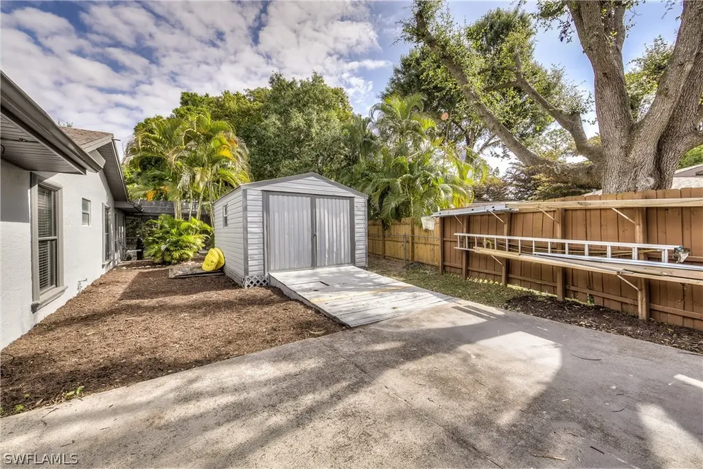 2470 King Arthurs Court Fort Myers FL 33912