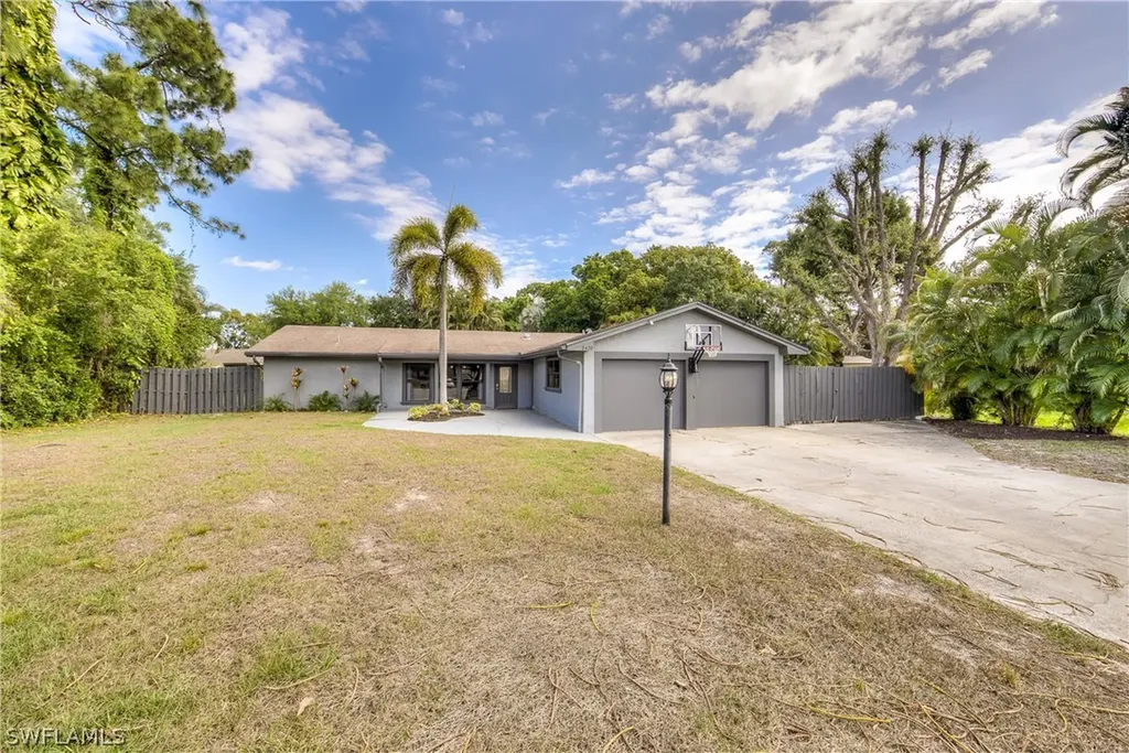 2470 King Arthurs Court Fort Myers FL 33912