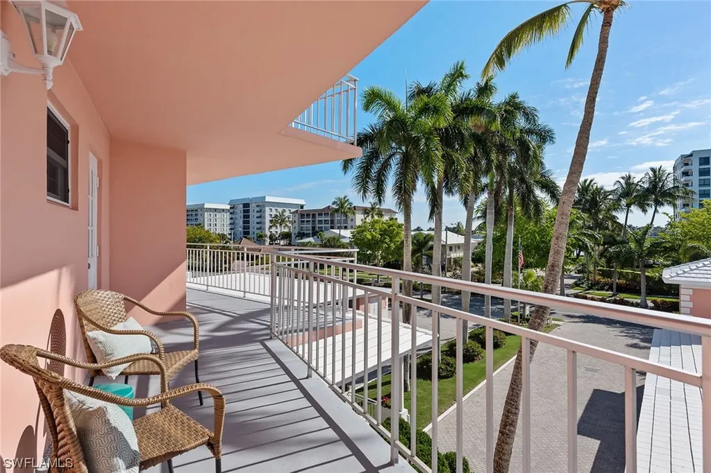 2401 Gulf Shore Boulevard N Naples FL 34103