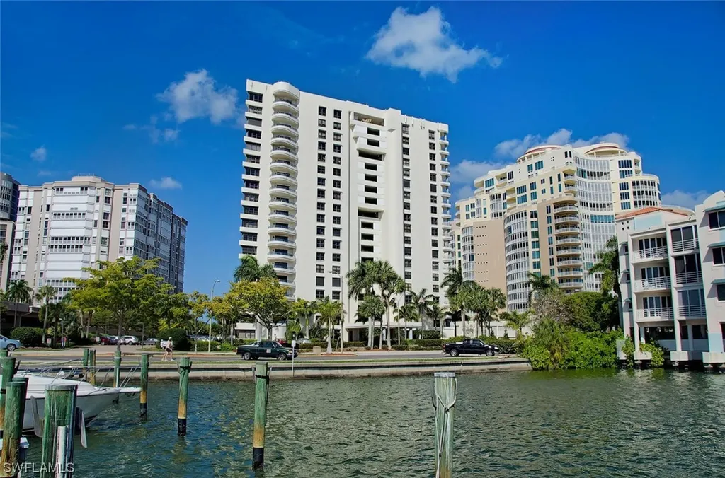 Naples FL, 4451 Gulf Shore Boulevard N, Unit 203