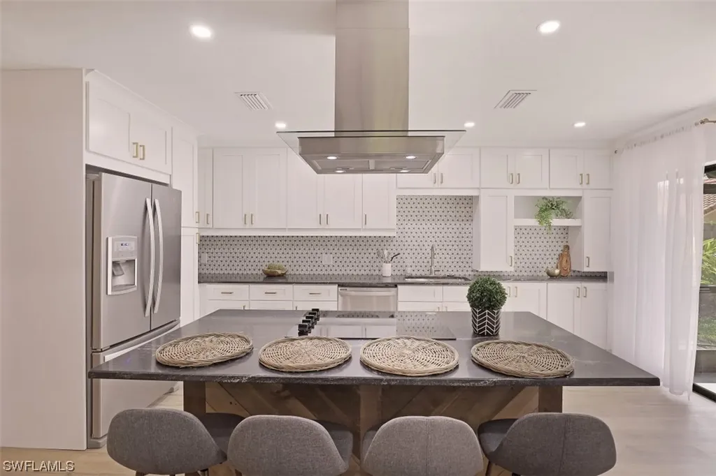 772 Reef Point Circle Naples FL 34108