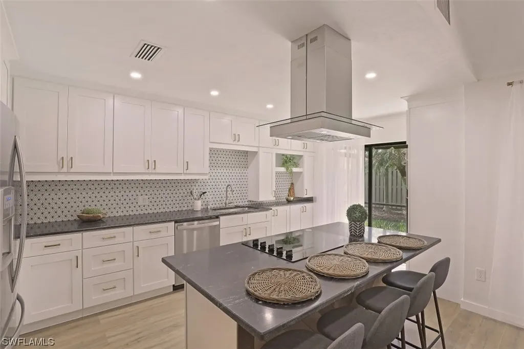 772 Reef Point Circle Naples FL 34108