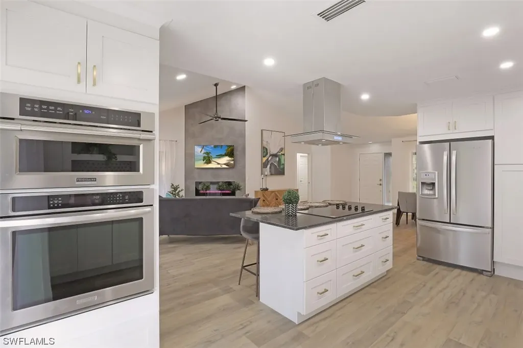 772 Reef Point Circle Naples FL 34108