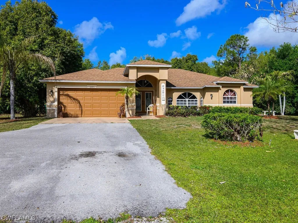 6725 Yarberry Lane Naples FL 34109