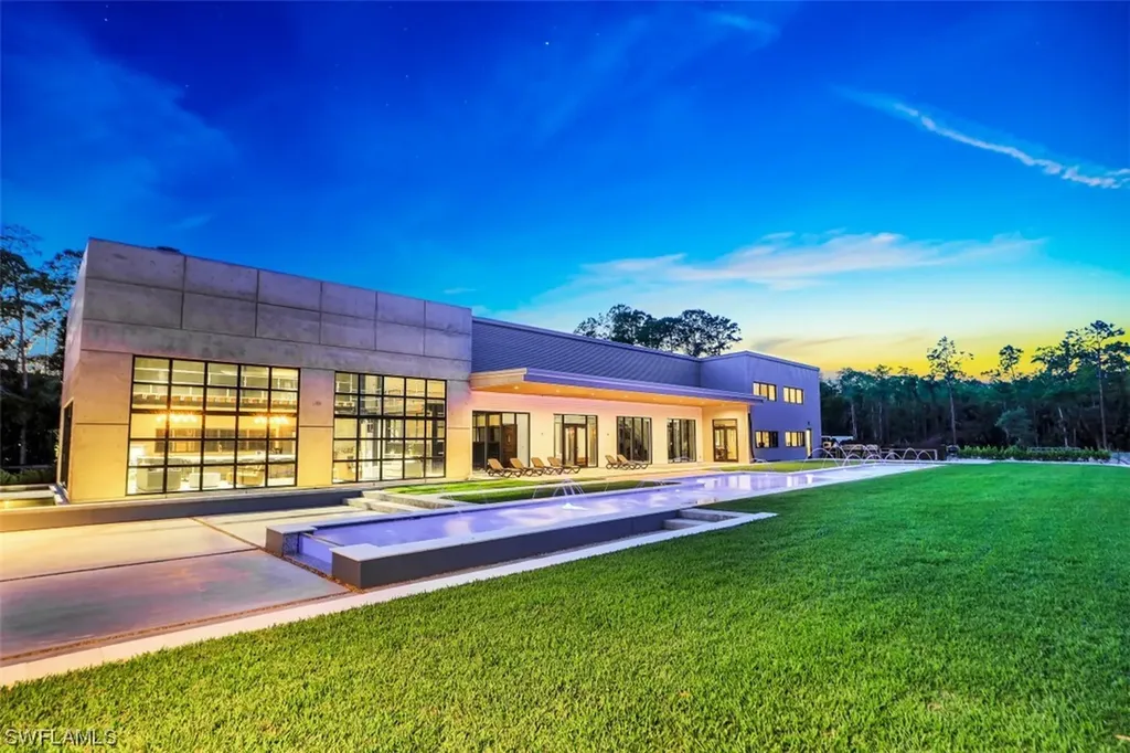 4441 5th Avenue NW Naples FL 34119