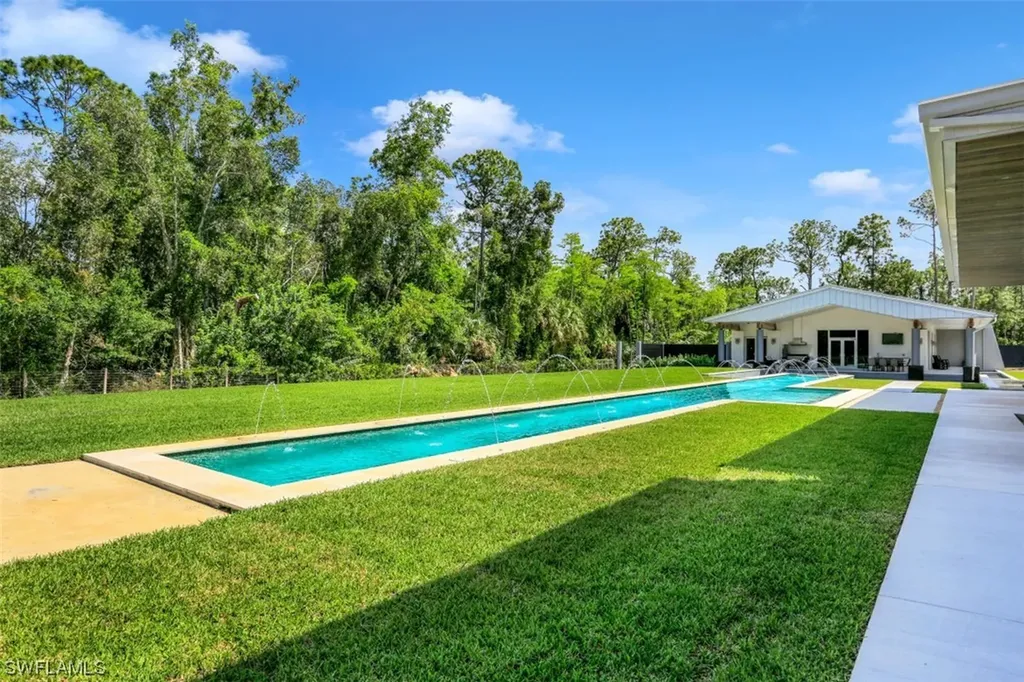 4441 5th Avenue NW Naples FL 34119