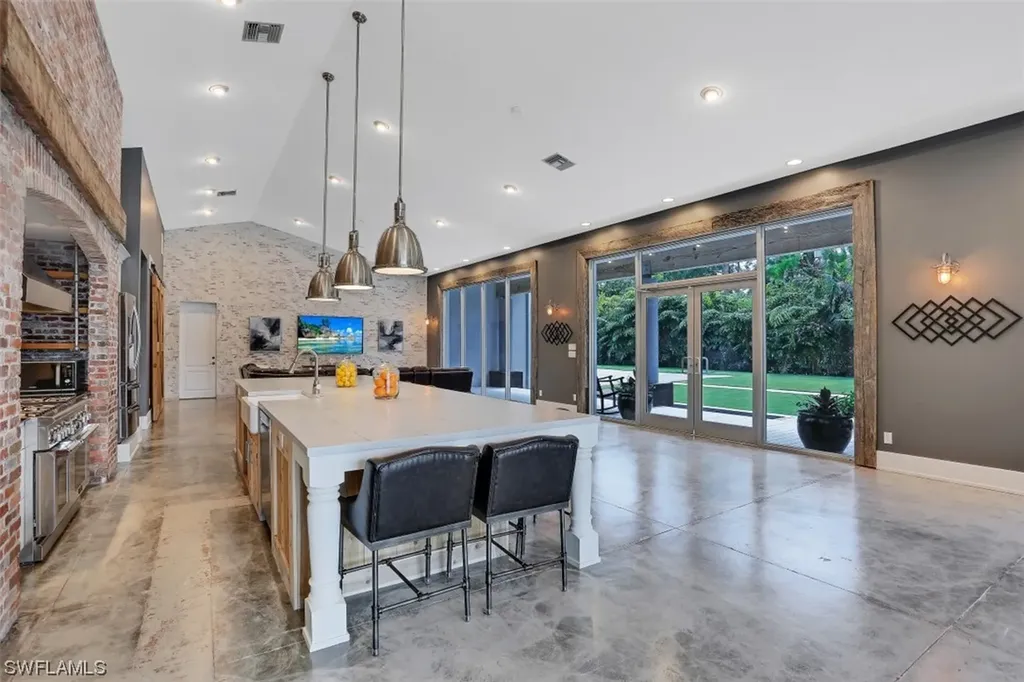 4441 5th Avenue NW Naples FL 34119