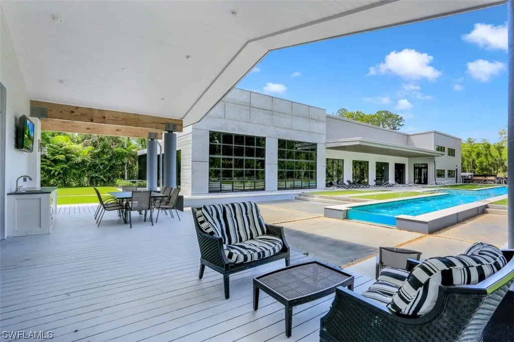 4441 5th Avenue NW Naples FL 34119