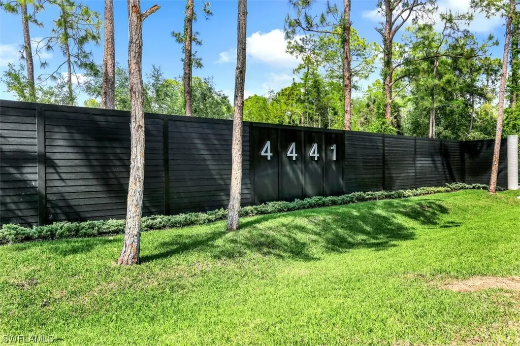 4441 5th Avenue NW Naples FL 34119