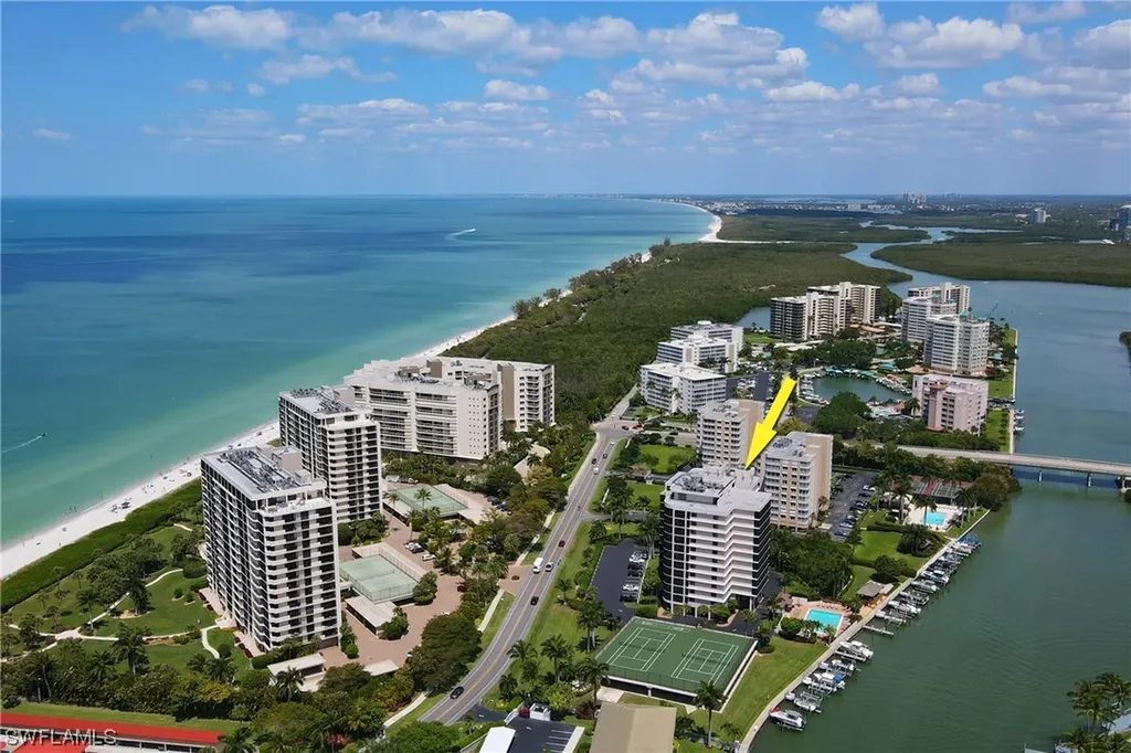 Naples FL, 11030 Gulf Shore Drive, Unit 301