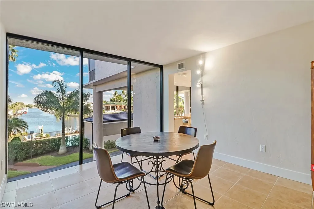 11030 Gulf Shore Drive Naples FL 34108