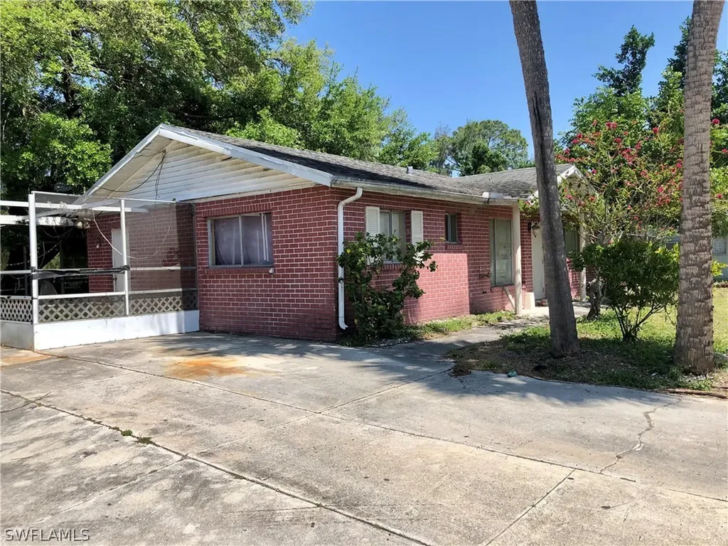 4983 Howard Street Fort Myers FL 33905