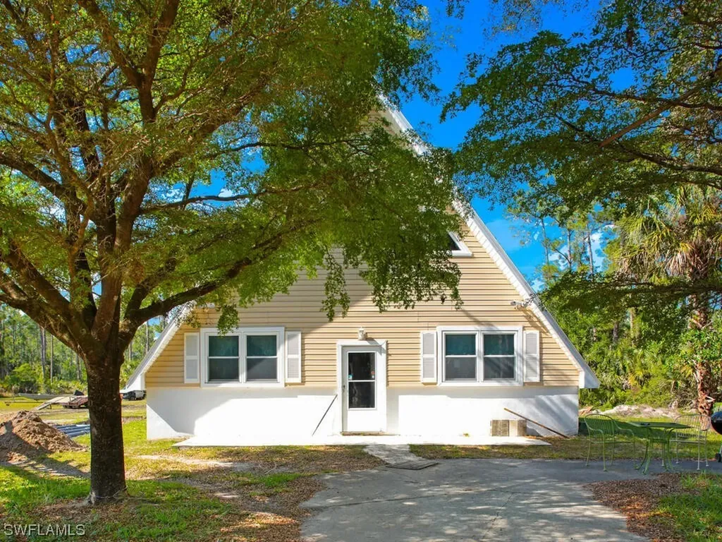 Naples FL, 645 10TH Avenue NE