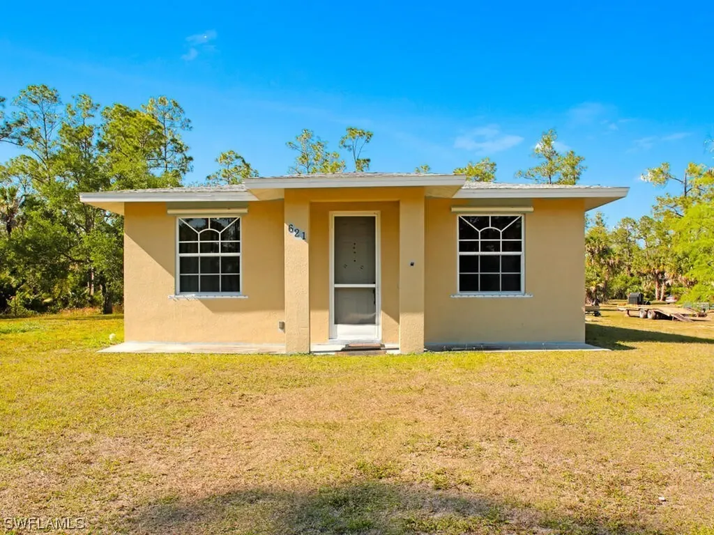 645 10th Avenue NE Naples FL 34120