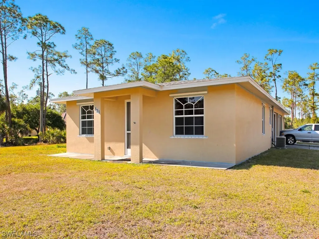 645 10th Avenue NE Naples FL 34120