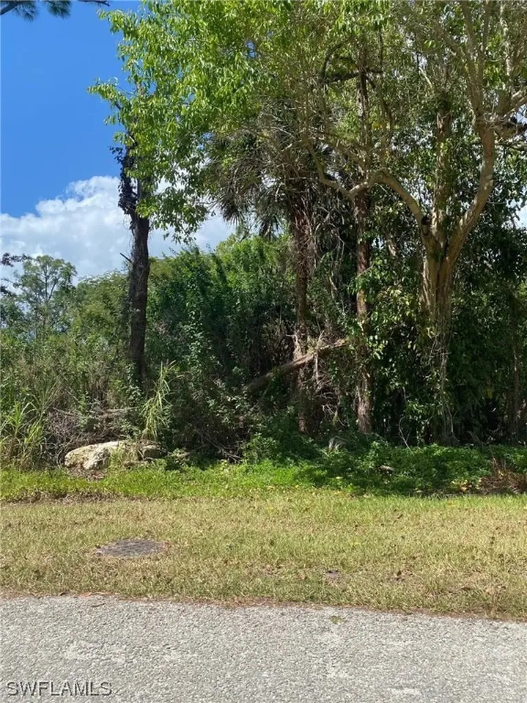 3001 Pine Tree Drive Naples FL 34112