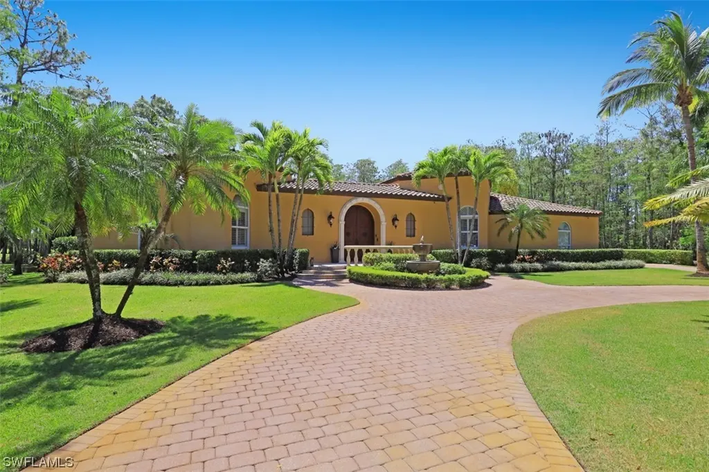 4256 Silver Fox Drive Naples FL 34119