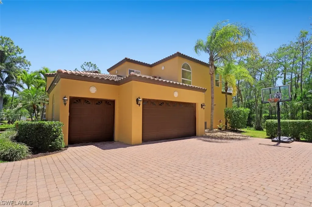 4256 Silver Fox Drive Naples FL 34119