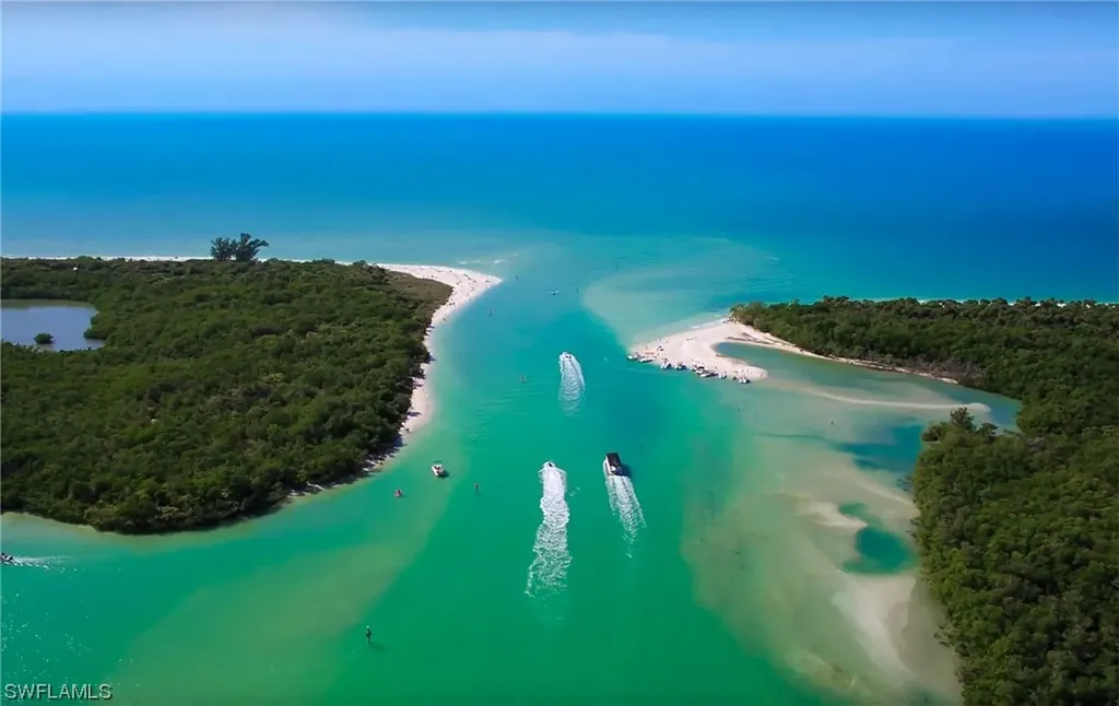 Naples FL, 13665 Vanderbilt Drive, Unit 702