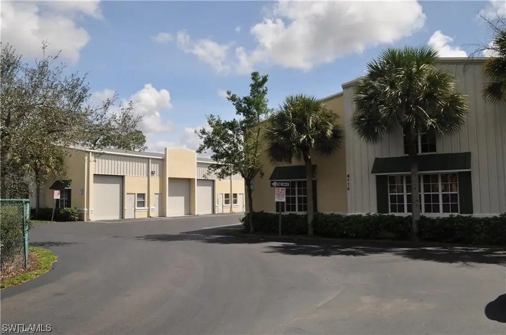 4776 Radio Road Naples FL 34104