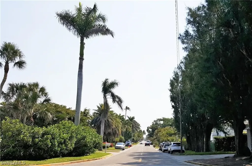 780 10th Avenue S Naples FL 34102