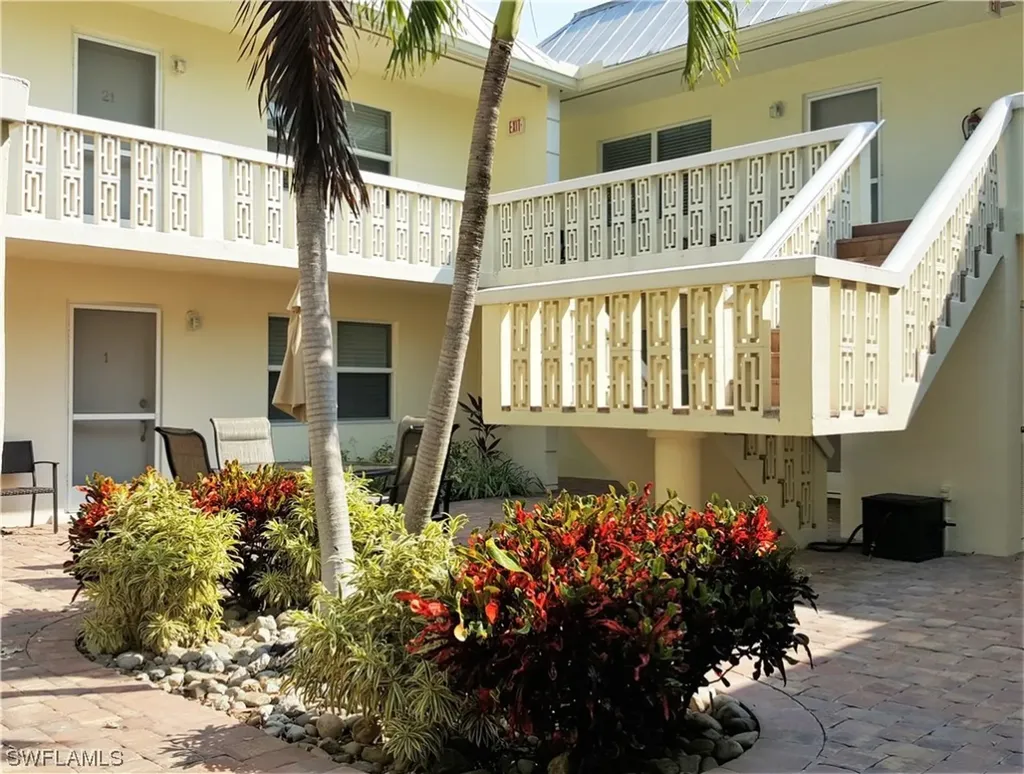 780 10th Avenue S Naples FL 34102