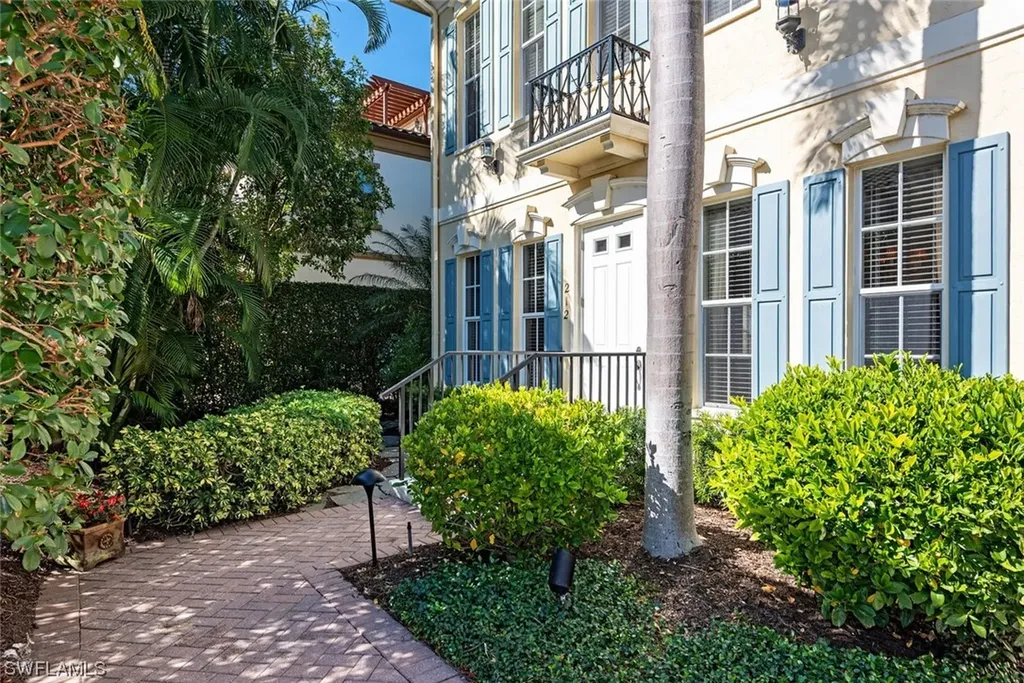 212 4th Street S Naples FL 34102
