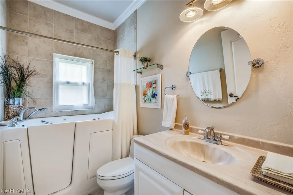 276 Glen Eagle Circle Naples FL 34104