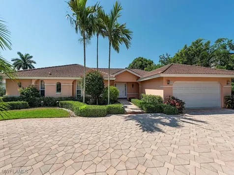 560 Neapolitan Way Naples FL 34103