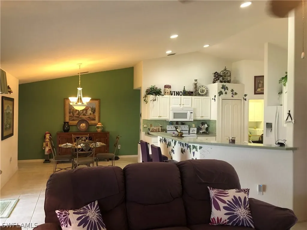 1402 SE 2nd Street Cape Coral FL 33990