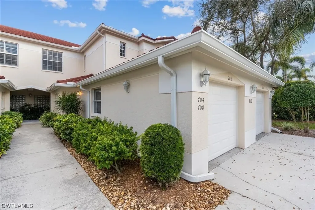 610 Lalique Circle Naples FL 34119