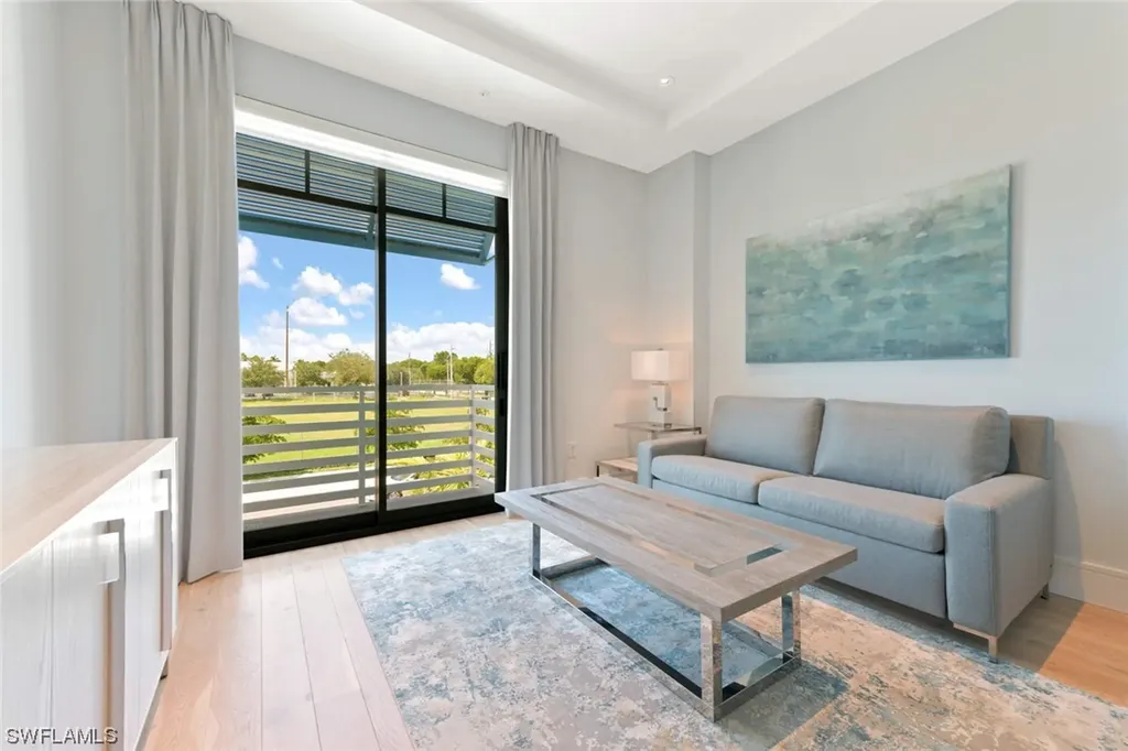 101 8th Street S Naples FL 34102