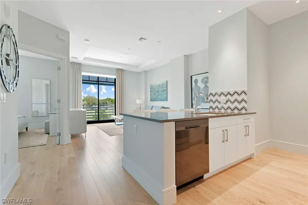 101 8th Street S Naples FL 34102