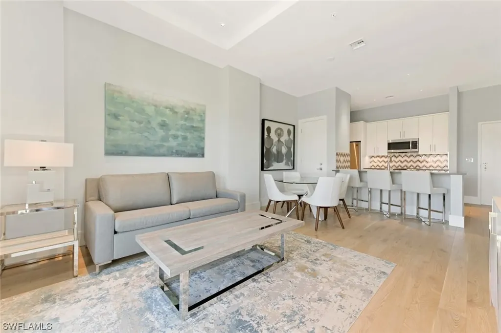 101 8th Street S Naples FL 34102