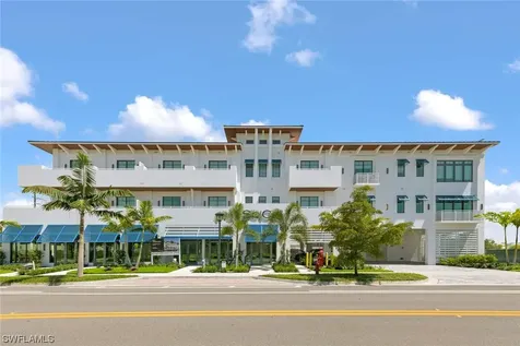 101 8TH Street S Naples FL 34102
