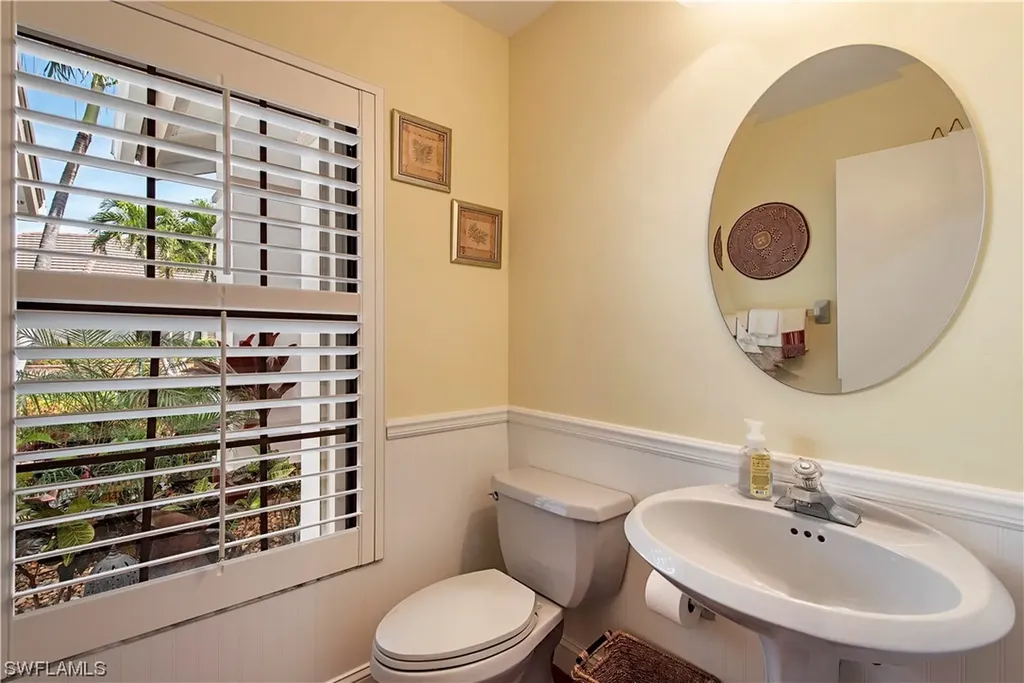 404 Charleswood Lane Naples FL 34105